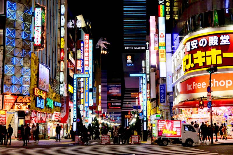 Nightlife in Tokyo’s Entertainment District, Shinjuku! - Tokyo, Japan